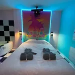 Διαμέρισμα Capsule Miami Vice - Jacuzzi - Billard - Ecran Cinema & Netflix - Ping-pong - Nintendo & Jeux- Lievin