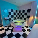 Capsule Miami Vice - Jacuzzi - Billard - Ecran Cinema & Netflix - Ping-pong - Nintendo & Jeux- * Lievin