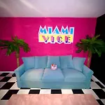 Capsule Miami Vice - Jacuzzi - Billard - Ecran Cinema & Netflix - Ping-pong - Nintendo & Jeux- Διαμέρισμα Lievin