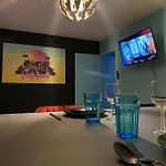 Διαμέρισμα Capsule Miami Vice - Jacuzzi - Billard - Ecran Cinema & Netflix - Ping-pong - Nintendo & Jeux- *