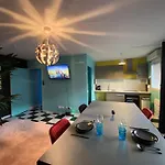 Capsule Miami Vice - Jacuzzi - Billard - Ecran Cinema & Netflix - Ping-pong - Nintendo & Jeux- Διαμέρισμα