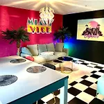 Capsule Miami Vice - Jacuzzi - Billard - Ecran Cinema & Netflix - Ping-pong - Nintendo & Jeux- *