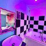 Capsule Miami Vice - Jacuzzi - Billard - Ecran Cinema & Netflix - Ping-pong - Nintendo & Jeux- Διαμέρισμα *