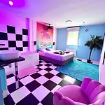 Capsule Miami Vice - Jacuzzi - Billard - Ecran Cinema & Netflix - Ping-pong - Nintendo & Jeux- Lievin