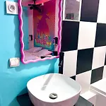 Capsule Miami Vice - Jacuzzi - Billard - Ecran Cinema & Netflix - Ping-pong - Nintendo & Jeux- Διαμέρισμα