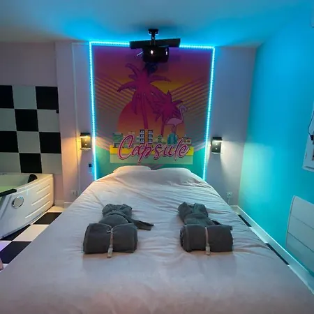 Appartement Capsule Miami Vice - Jacuzzi - Billard - Ecran Cinéma&netflix - Ping-pong - Nintendo&jeux- Liévin