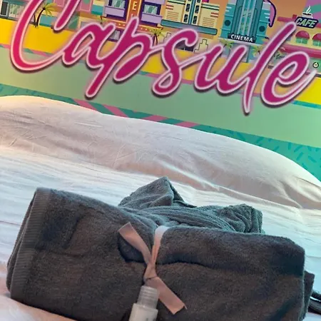 Capsule Miami Vice - Jacuzzi - Billard - Ecran Cinema & Netflix - Ping-pong - Nintendo & Jeux-