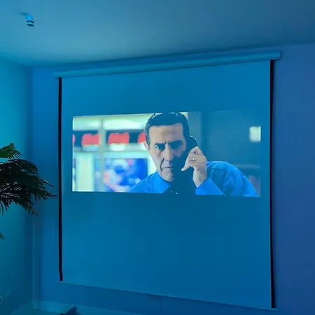 Capsule Miami Vice - Jacuzzi - Billard - Ecran Cinema & Netflix - Ping-pong - Nintendo & Jeux- Appartement Liévin