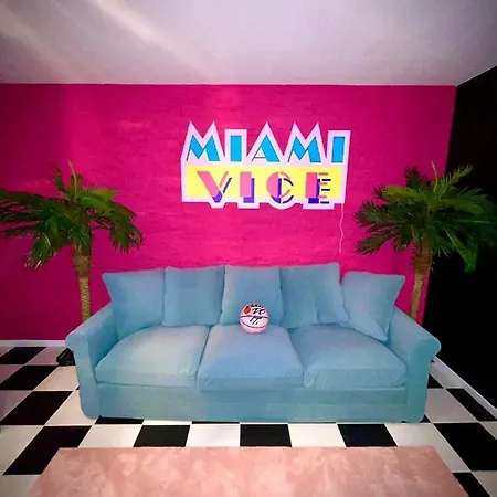 Capsule Miami Vice - Jacuzzi - Billard - Ecran Cinéma&netflix - Ping-pong - Nintendo&jeux- Appartement Liévin