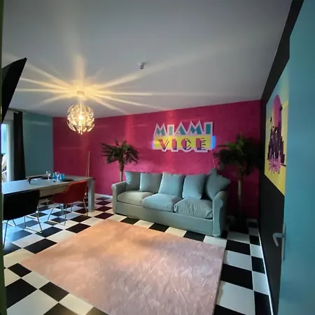 Capsule Miami Vice - Jacuzzi - Billard - Ecran Cinéma&netflix - Ping-pong - Nintendo&jeux-