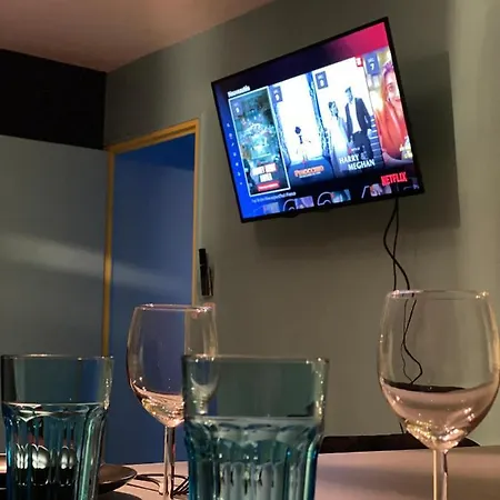 Capsule Miami Vice - Jacuzzi - Billard - Ecran Cinema & Netflix - Ping-pong - Nintendo & Jeux- Liévin