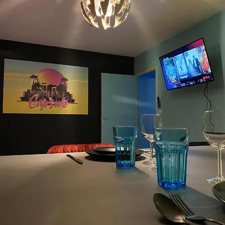Appartement Capsule Miami Vice - Jacuzzi - Billard - Ecran Cinéma&netflix - Ping-pong - Nintendo&jeux- *