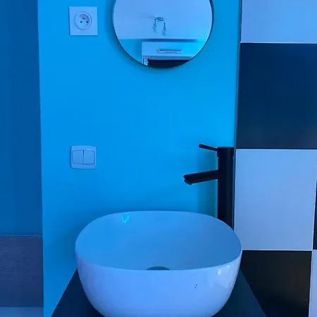 Capsule Miami Vice - Jacuzzi - Billard - Ecran Cinéma&netflix - Ping-pong - Nintendo&jeux- Appartement *