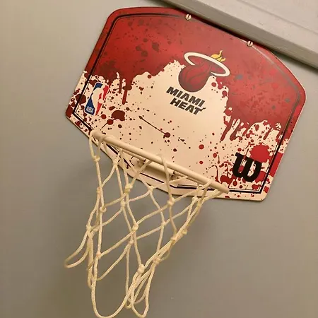 Capsule Miami Vice - Jacuzzi - Billard - Ecran Cinéma&netflix - Ping-pong - Nintendo&jeux- Appartement Liévin