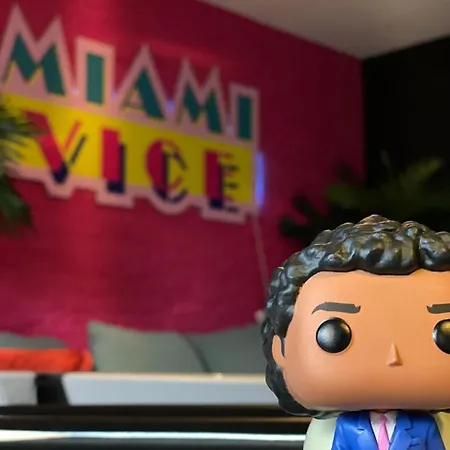 Capsule Miami Vice - Jacuzzi - Billard - Ecran Cinema & Netflix - Ping-pong - Nintendo & Jeux- *