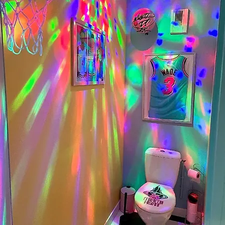 Capsule Miami Vice - Jacuzzi - Billard - Ecran Cinéma&netflix - Ping-pong - Nintendo&jeux- Appartement *