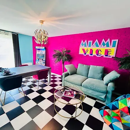 Appartement Capsule Miami Vice - Jacuzzi - Billard - Ecran Cinéma&netflix - Ping-pong - Nintendo&jeux- *