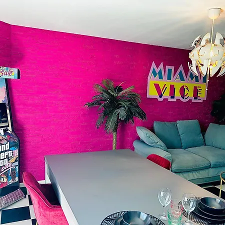 Capsule Miami Vice - Jacuzzi - Billard - Ecran Cinéma&netflix - Ping-pong - Nintendo&jeux- *