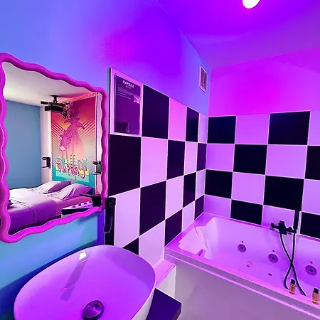 Capsule Miami Vice - Jacuzzi - Billard - Ecran Cinéma&netflix - Ping-pong - Nintendo&jeux- Appartement *